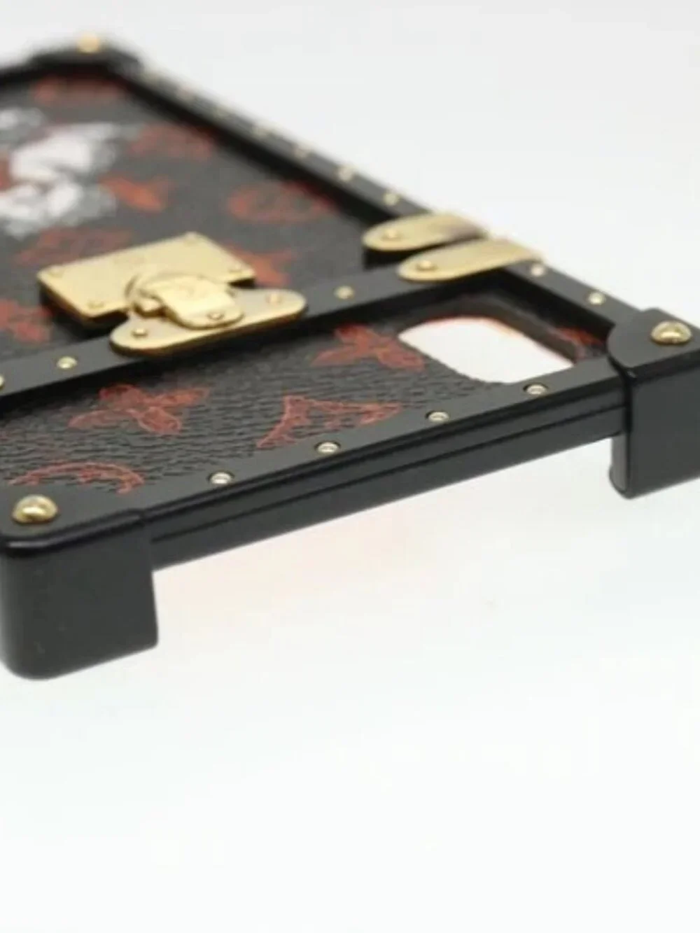 LOUIS VUITTON Transformed Monogram Cat Eye Trunk iPhone Case M63891 Auth 39162